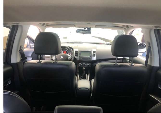 Makina me qera Mirsubish Outlander 7 vendeshe duke filluar nga 30 euro dita