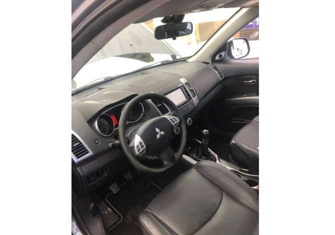 Makina me qera Mirsubish Outlander 7 vendeshe duke filluar nga 30 euro dita