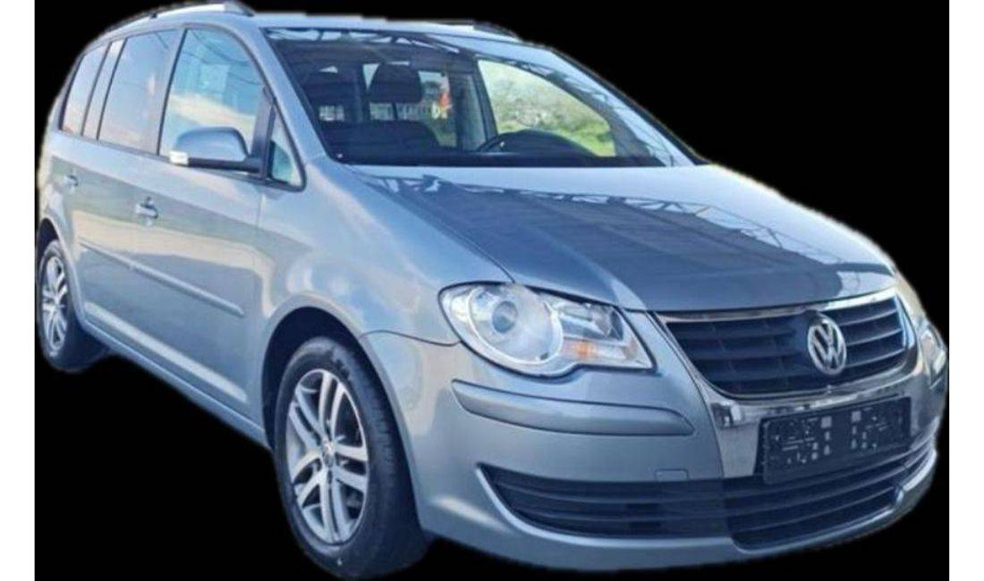 Makina me qera 7 vendeshe Touran per 30 euro dita