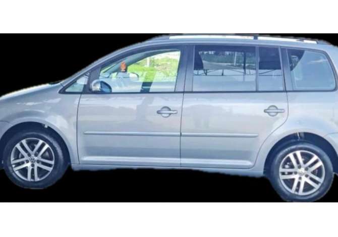 Makina me qera 7 vendeshe Touran per 30 euro dita