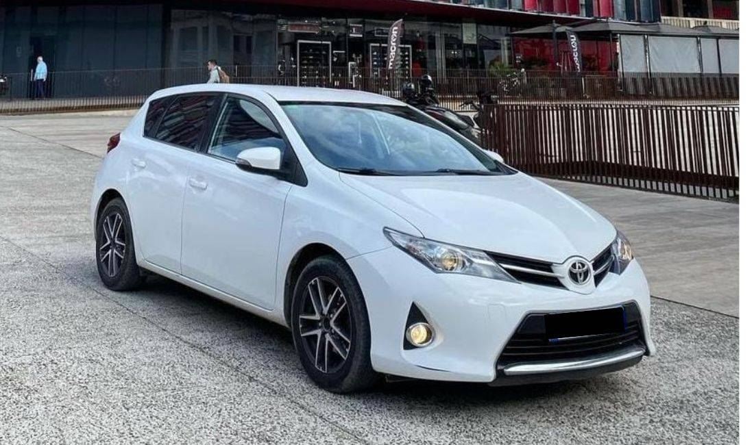 Makina me qera Toyota Auris per 30 euro dita