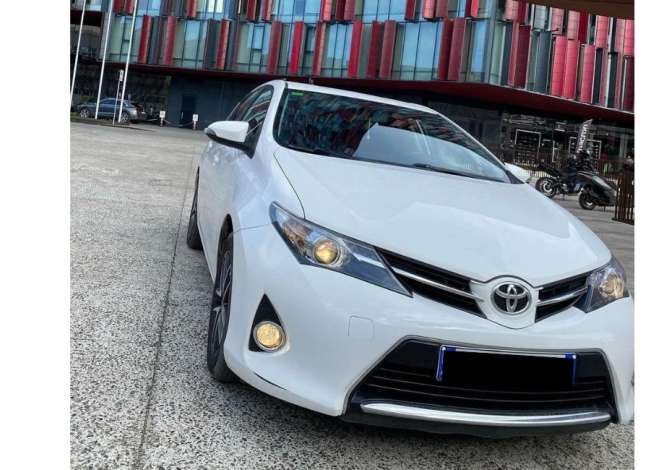 Makina me qera Toyota Auris per 30 euro dita