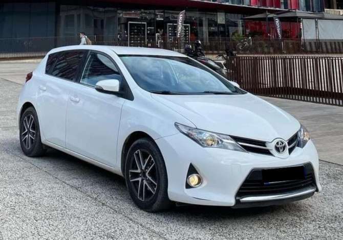 Makina me qera Toyota Auris per 30 euro dita