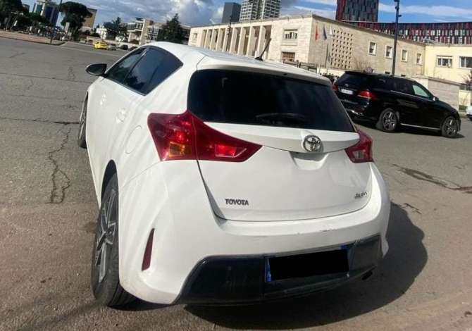 Makina me qera Toyota Auris per 30 euro dita