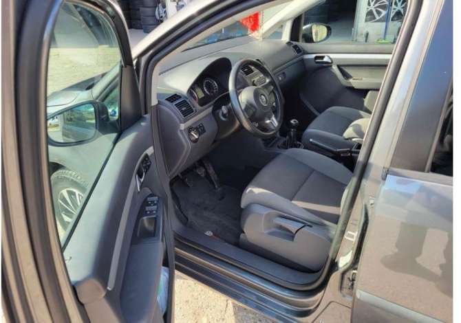 Makina me qera Touran per 30 euro dita