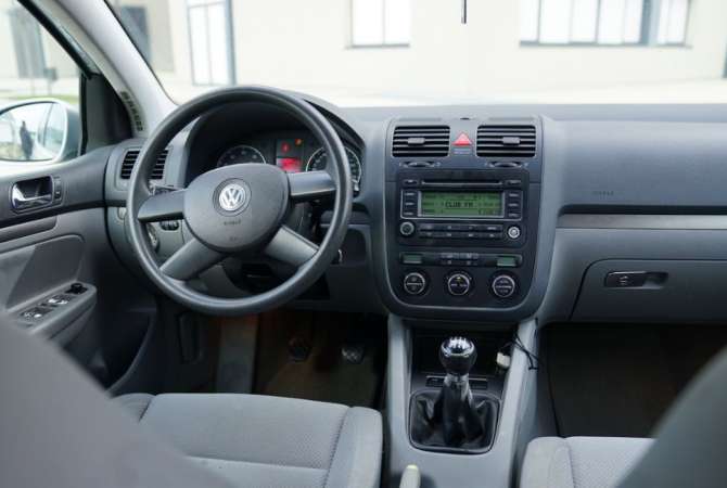 Makina me qera Golf 5 per 30 euro dita