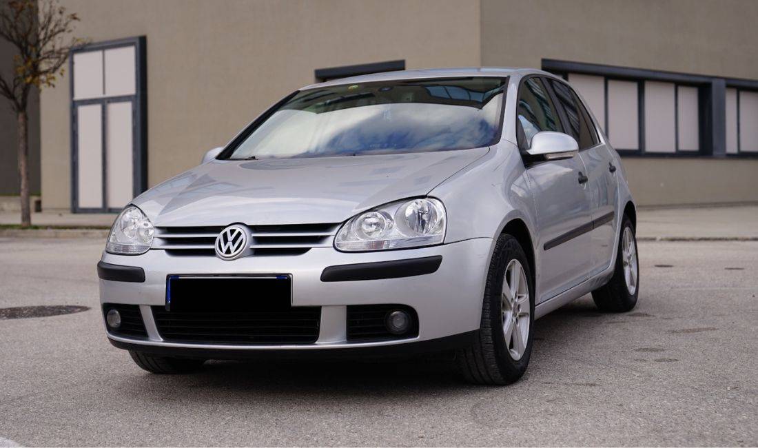 Makina me qera Golf 5 per 30 euro dita