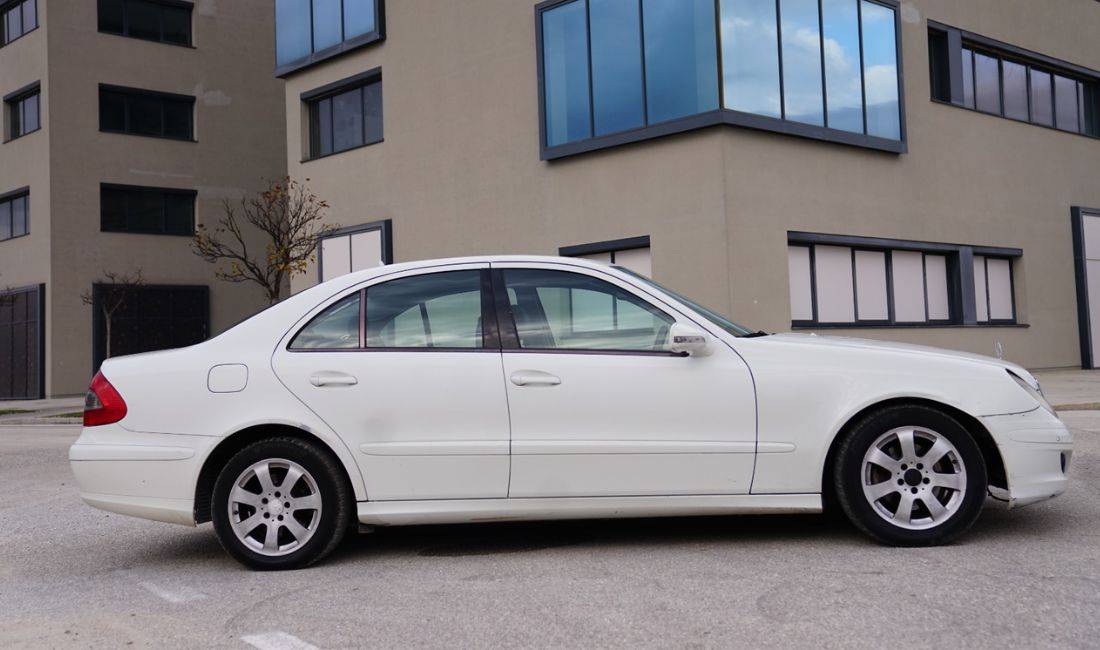 Makina me qera Mercedes Benz E 280CDI duke filluar nga  29 euro dita 