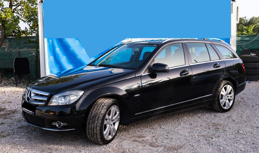Makina me qera Mercedes Benz C Class 250T duke filluar nga 30 euro dita