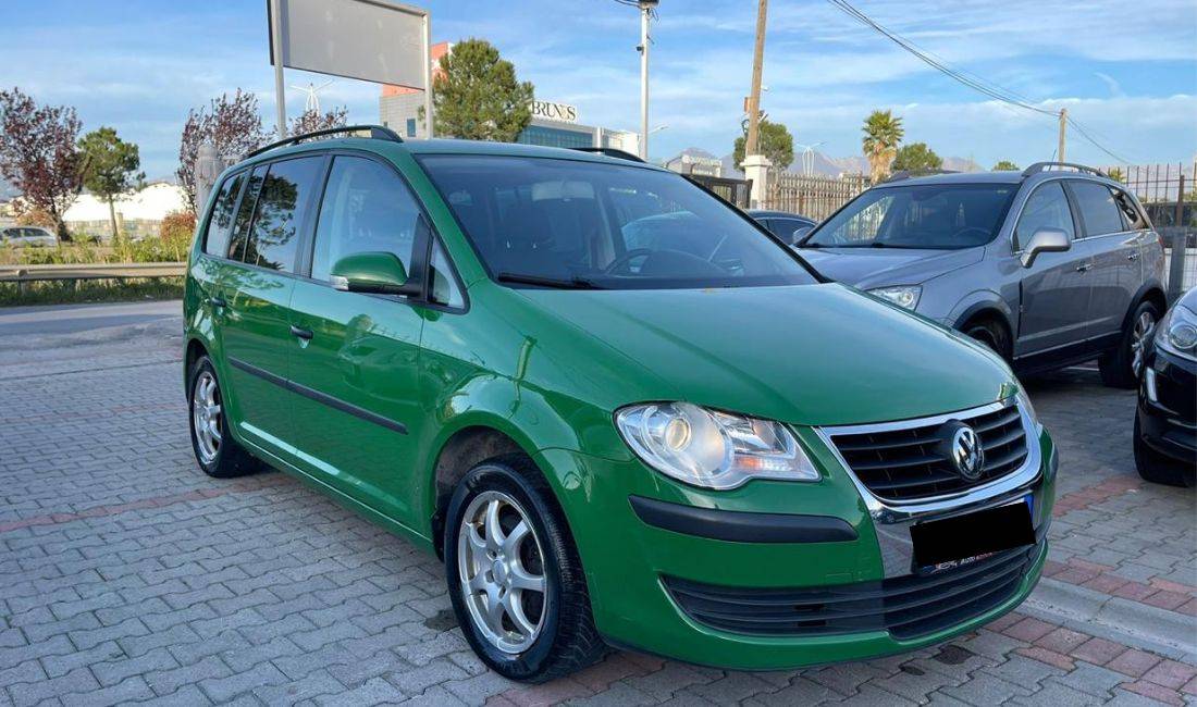 Makina me qera 5 vende Volkswagen Touran per 35 euro