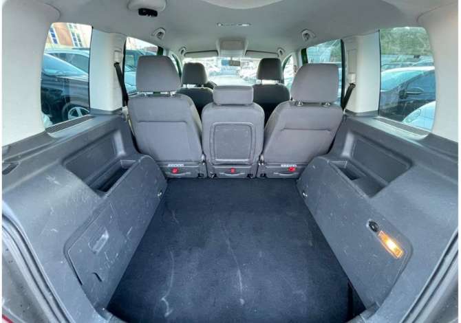 Makina me qera 5 vende Volkswagen Touran per 35 euro