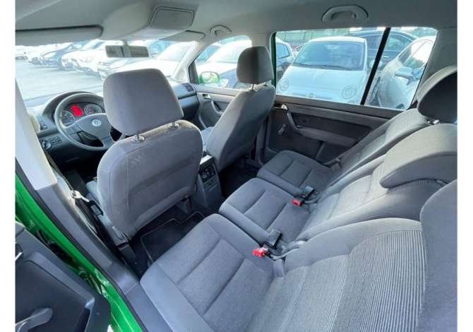 Makina me qera 5 vende Volkswagen Touran per 35 euro