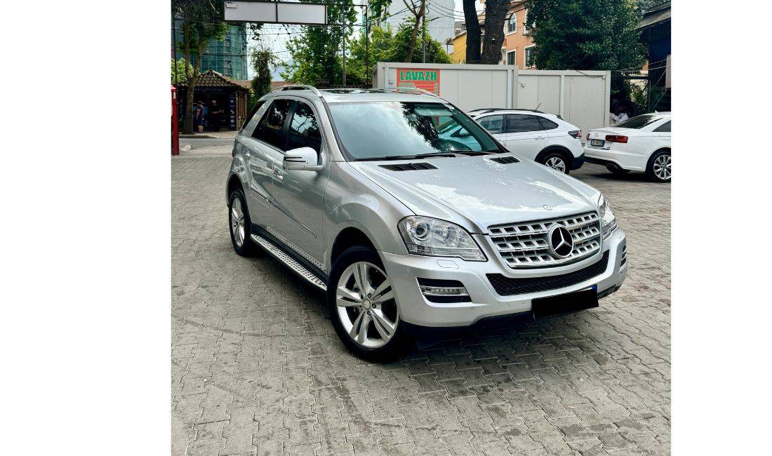 Makina me qera Mercedes Benz ML per 70 euro dita