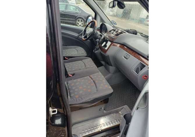 Furgon me qera Mercedes Bens Vito per 100 euro dita