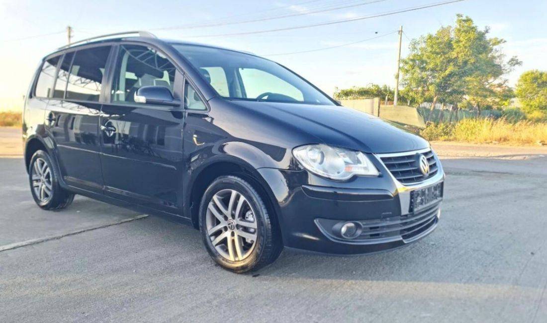 Makina me qera Touran 6+1 vende per 35 euro dita