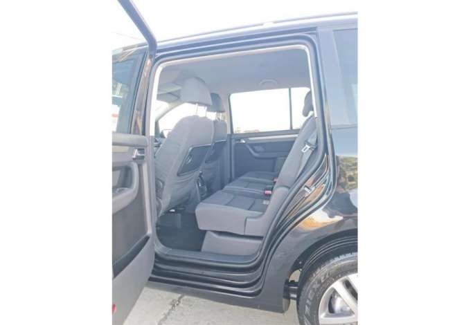 Makina me qera Touran 6+1 vende per 35 euro dita