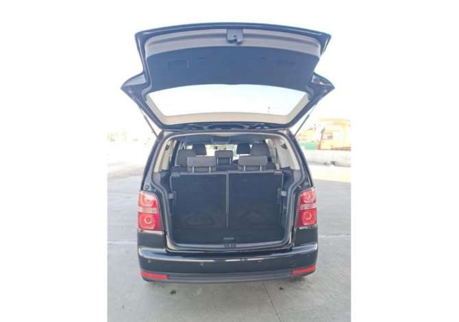 Makina me qera Touran 6+1 vende per 35 euro dita