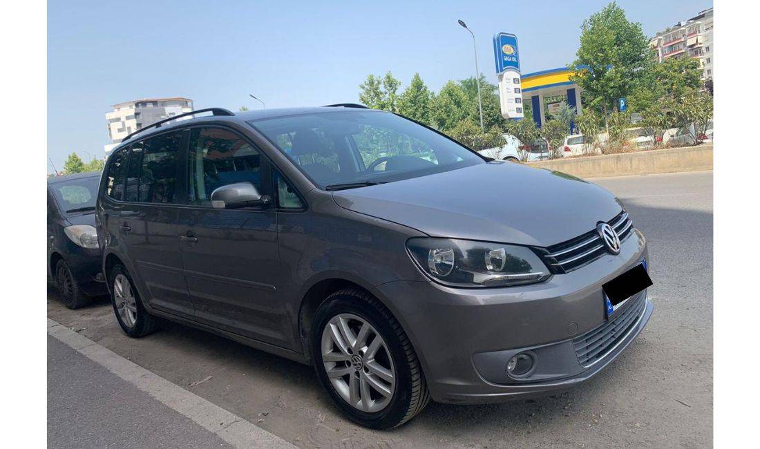 Makina me qera Touran per 30 euro dita