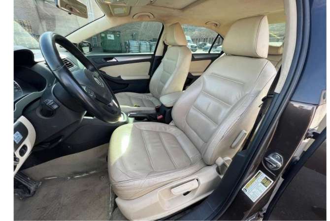 Makina me qera Volkswagen Jetta per 30 euro dita