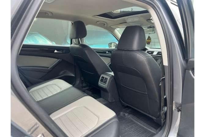 Makine me qera Volkswagen Passat duke nisur nga 40 euro dita.