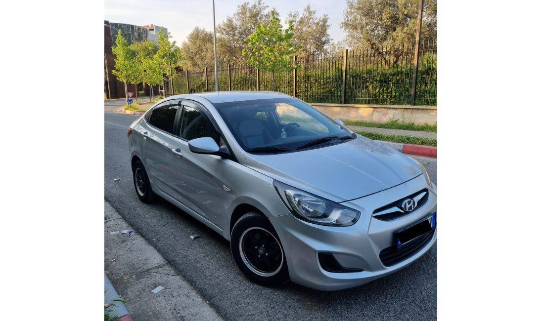 Makina me qera Hyuindai Accent per 40 euro dita