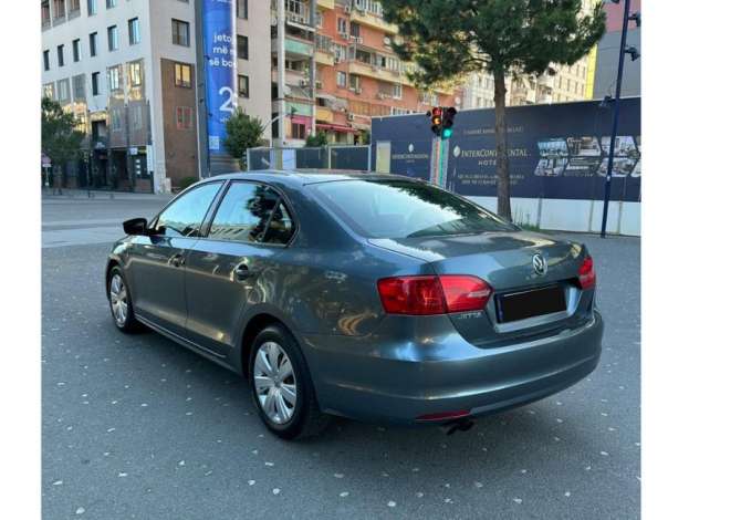 Makina me qera Volkswagen Jetta per 30 euro dita