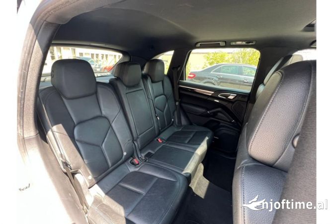 Makina me qera Porsche Cayenne per 85 euro dita 