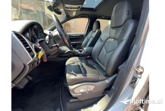 Makina me qera Porsche Cayenne per 85 euro dita 