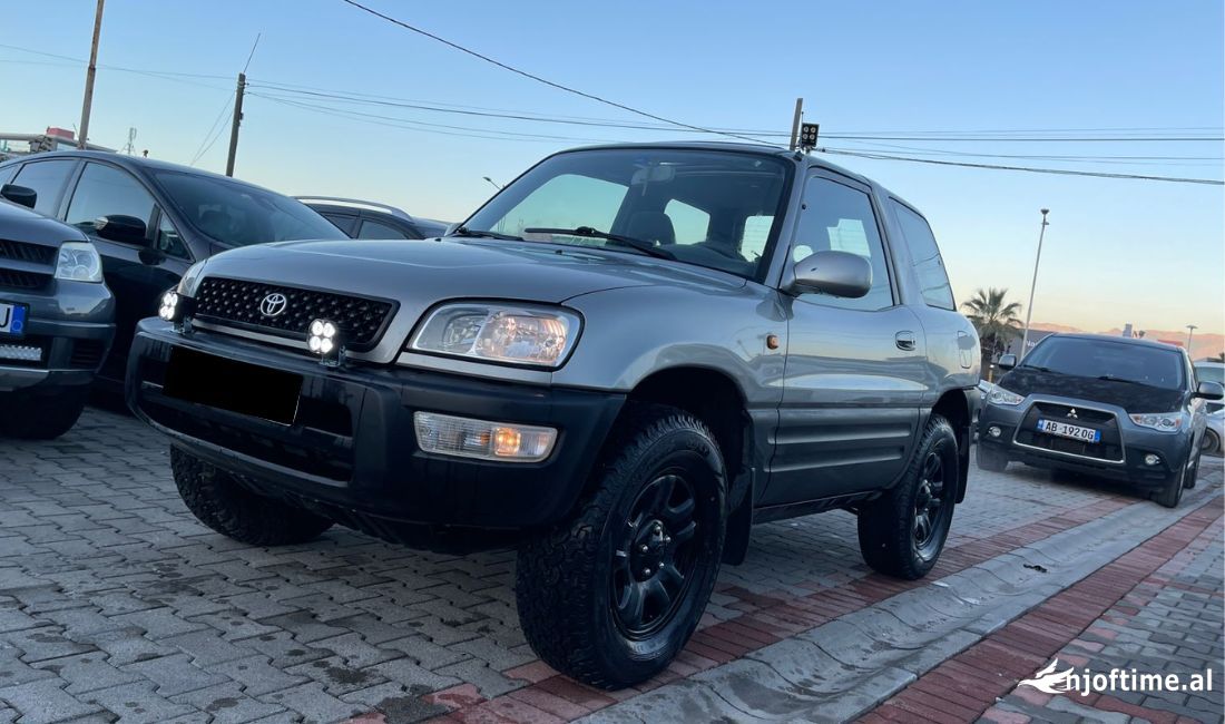 Makina me qera Toyota 4x4 duke filluar nga 30 euro dita