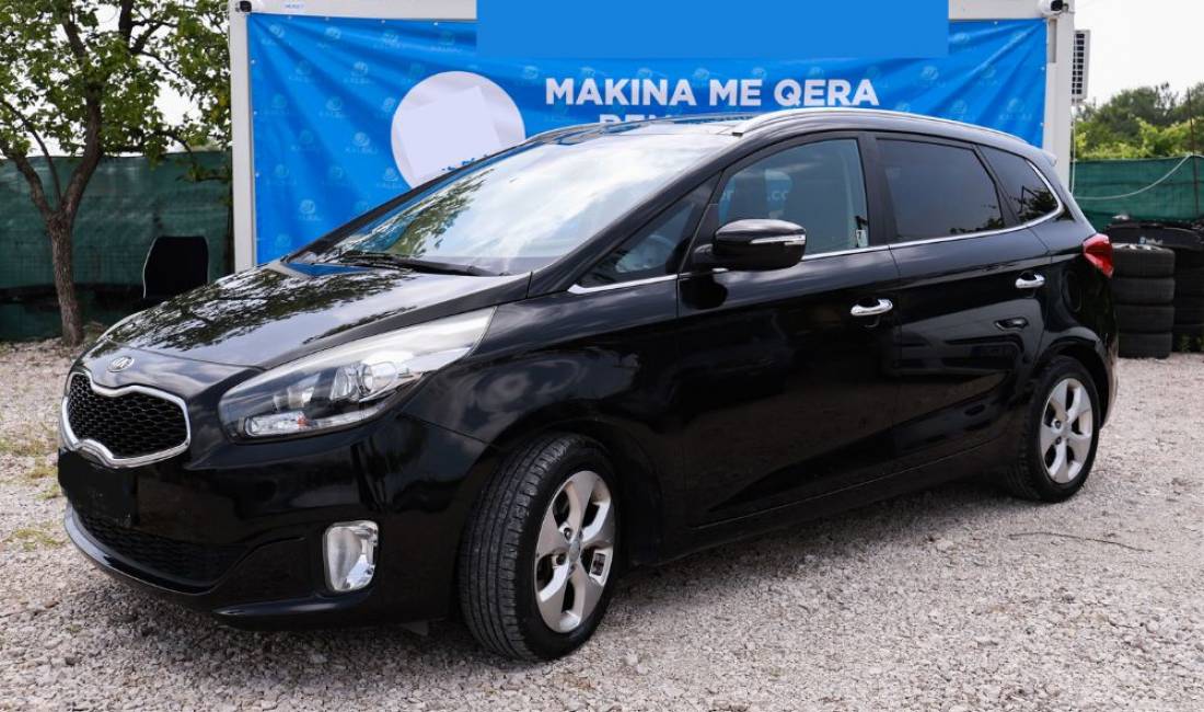 Makina me qera Kia Carens per vetem 40 euro dita
