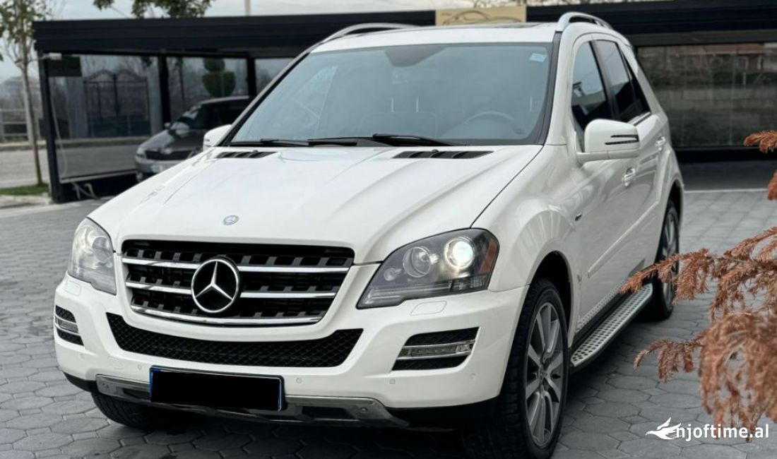 Makina me qera Mercedes Benz ML duke filluar nga 80 euro dita 