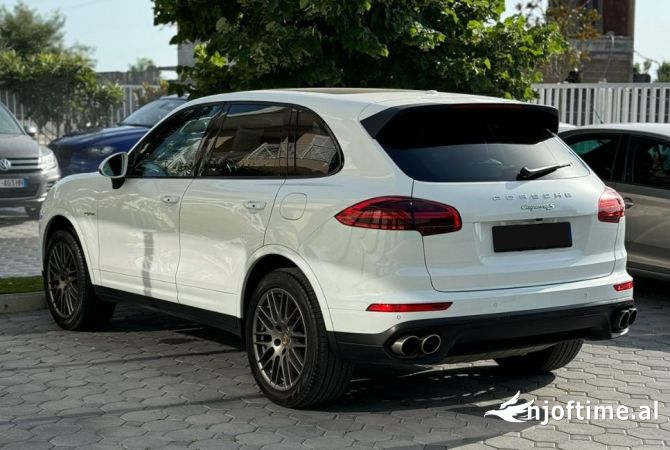 Makina me qera Porsche Cayenne per vetem 170 euro dita 