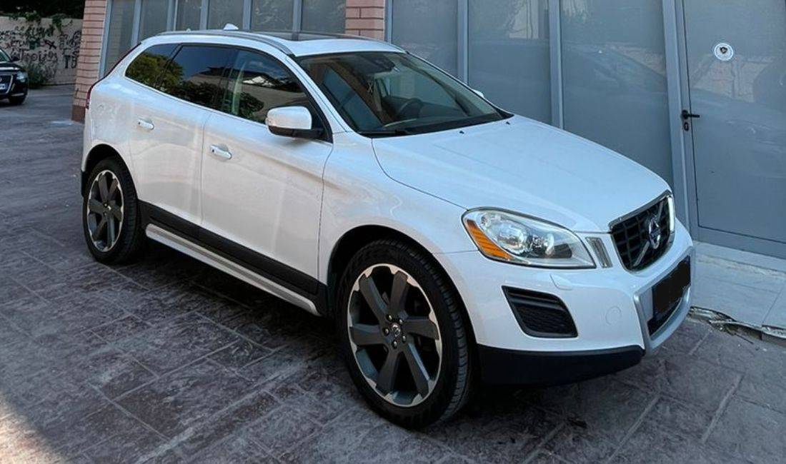 Makina me qera Volvo me cmim 50 euro dita 