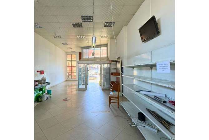 Jepet me qira dyqan buze shetitores”Josif Budo”,Kavaje