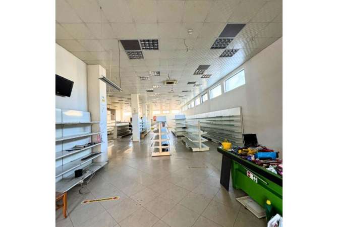 Jepet me qira dyqan buze shetitores”Josif Budo”,Kavaje