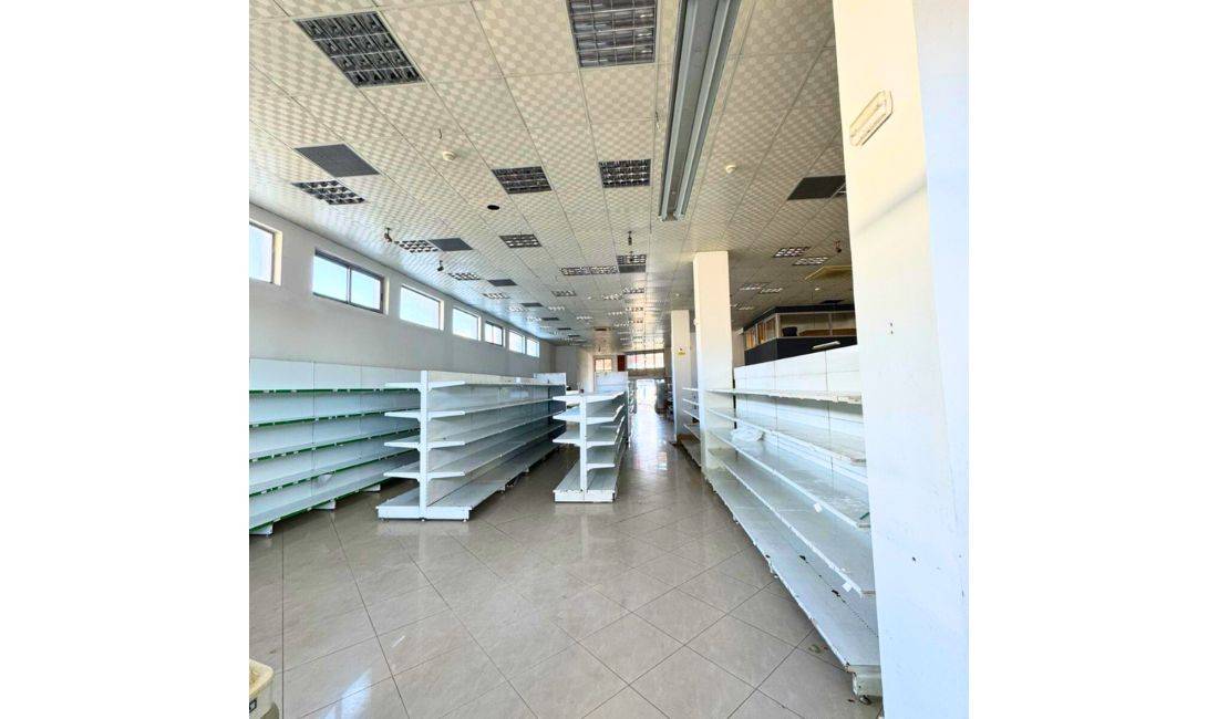 Jepet me qira dyqan buze shetitores”Josif Budo”,Kavaje