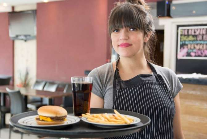 Njoftime Pune per Punëtore Femër për Fast Food ne Tirane