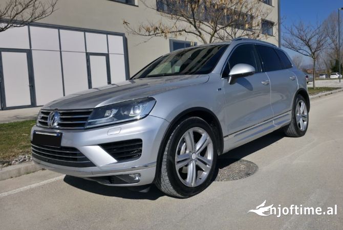 Makina me qera Tuareg me xhama te zi per vetem 70 euro dita