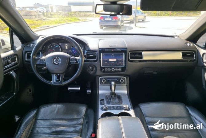 Makina me qera Tuareg me xhama te zi per vetem 70 euro dita