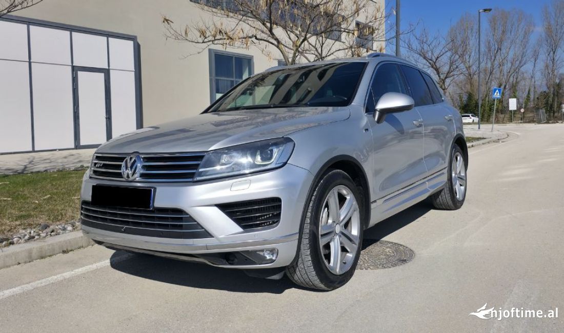 Makina me qera Tuareg me xhama te zi per vetem 70 euro dita