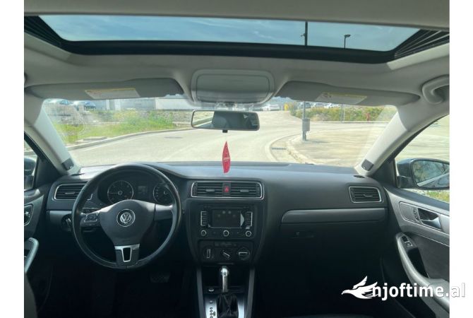 Makina me qera Volkswagen Jetta per 30 euro dita