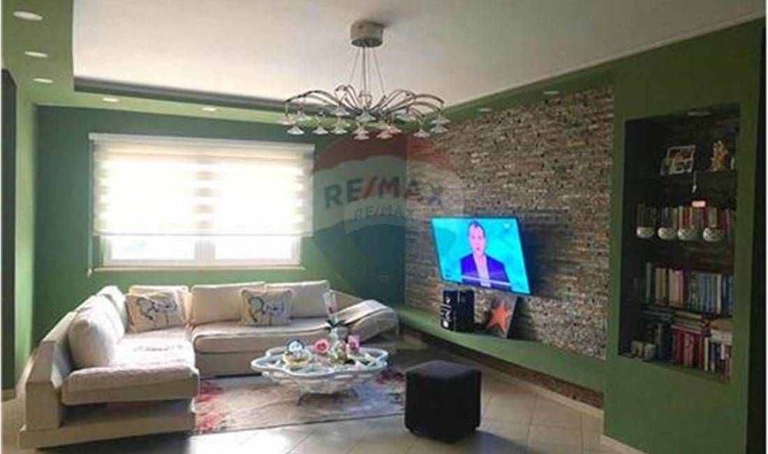 Shtepi ne shitje Apartament ne Tirane, 2+1, Mobilimi E mobiluar, Pagesa 130,000  Euro.