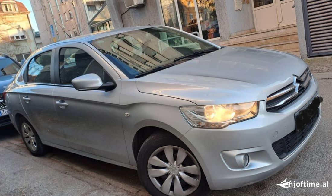 Makina me qera Citroen per vetem 30 euro dita 