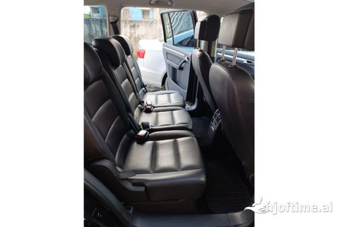 Makina me qera Volkswagen Turan me 55 euro dita 