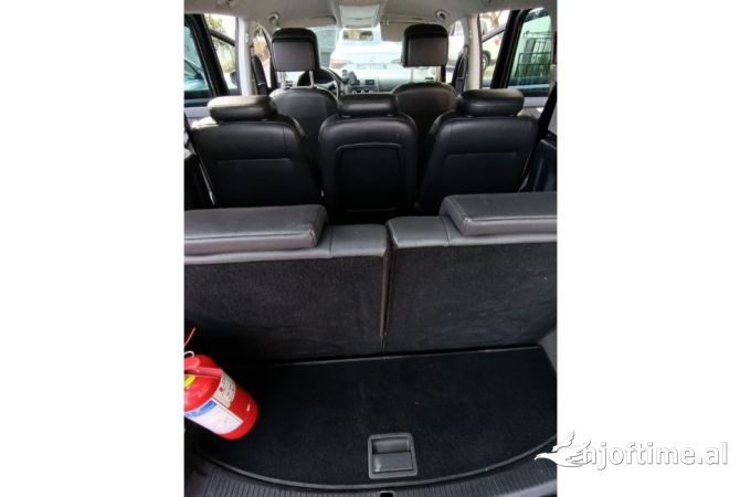 Makina me qera Volkswagen Turan me 55 euro dita 