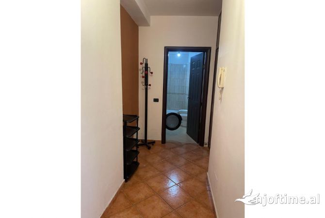 Shtepi me qera Apartament ne Tirane, 1+1, Mobilimi E mobiluar, Pagesa 40,000  Leke.