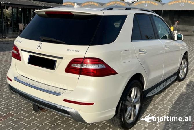 Makina me qera Mercedes Benz Ml suv duke filluar nga70 euro dita 