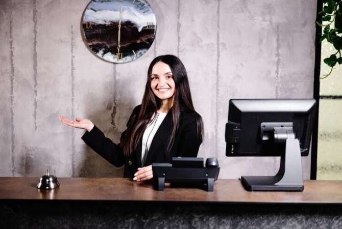 Njoftime Pune per Recepsioniste, Banakiere, Kamariere ne Tirane