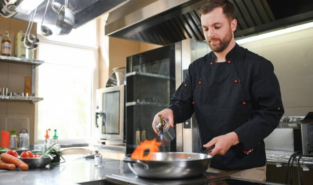 Njoftime Pune ne Himare, Profesioni Kerkohet te punesohet Kuzhinier me eksperience , Me eksperience, Pagesa Me Marreveshje.