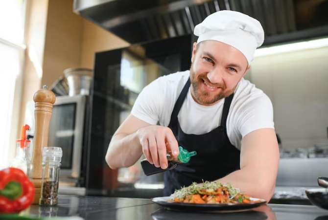 Njoftime Pune per Po kërkojmë 👨‍🍳 Kuzhinier / Ndihmës Kuzhinie dhe 🍹 Banakier me ne Tirane